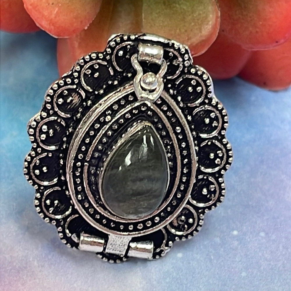 Labradorite Poison ☠️ Ring